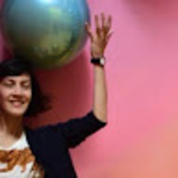 Meet your Posher, Adriana - Picture 2 of 2